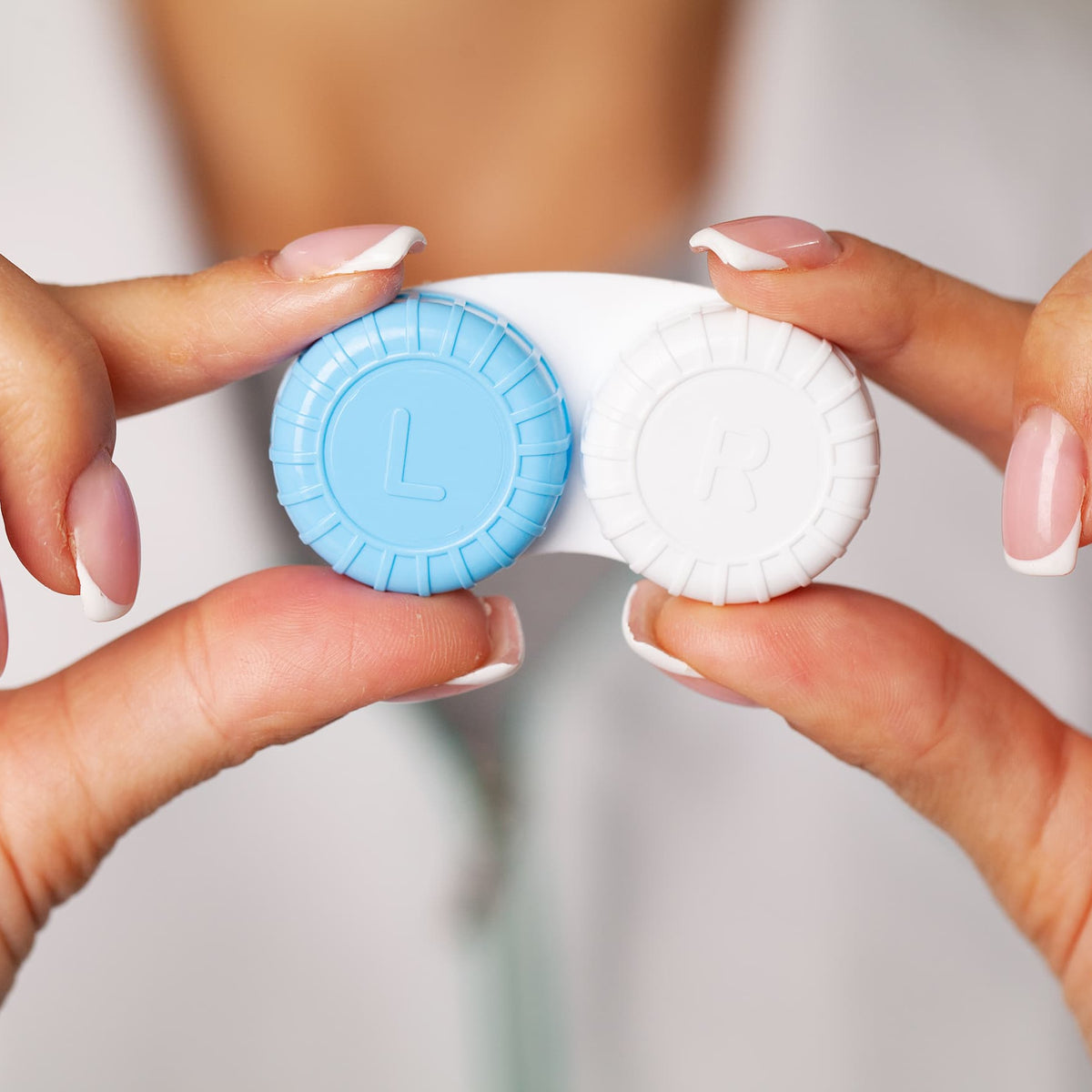 5 Things to Keep in Mind While Buying Contact Lenses & Solutions Onlin