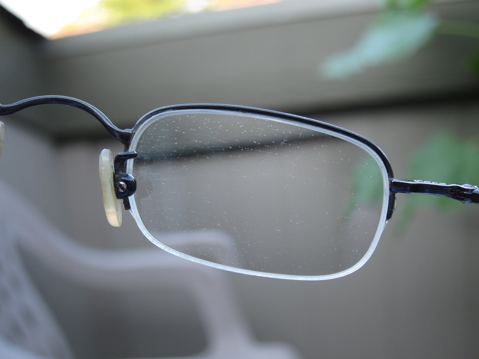 How to Clean Your Eyeglasses Properly: Tips &amp; Recommendations