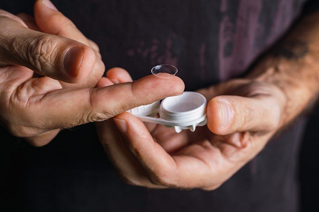 How to Know If Your Contact Lenses Are Causing Eye Infections